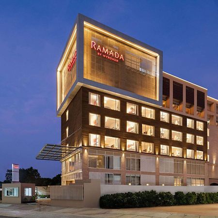 מלון Ramada By Wyndham Gorakhpur Gorakhnath Mandir Road מראה חיצוני תמונה