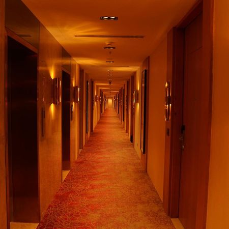 מלון Ramada By Wyndham Gorakhpur Gorakhnath Mandir Road מראה חיצוני תמונה