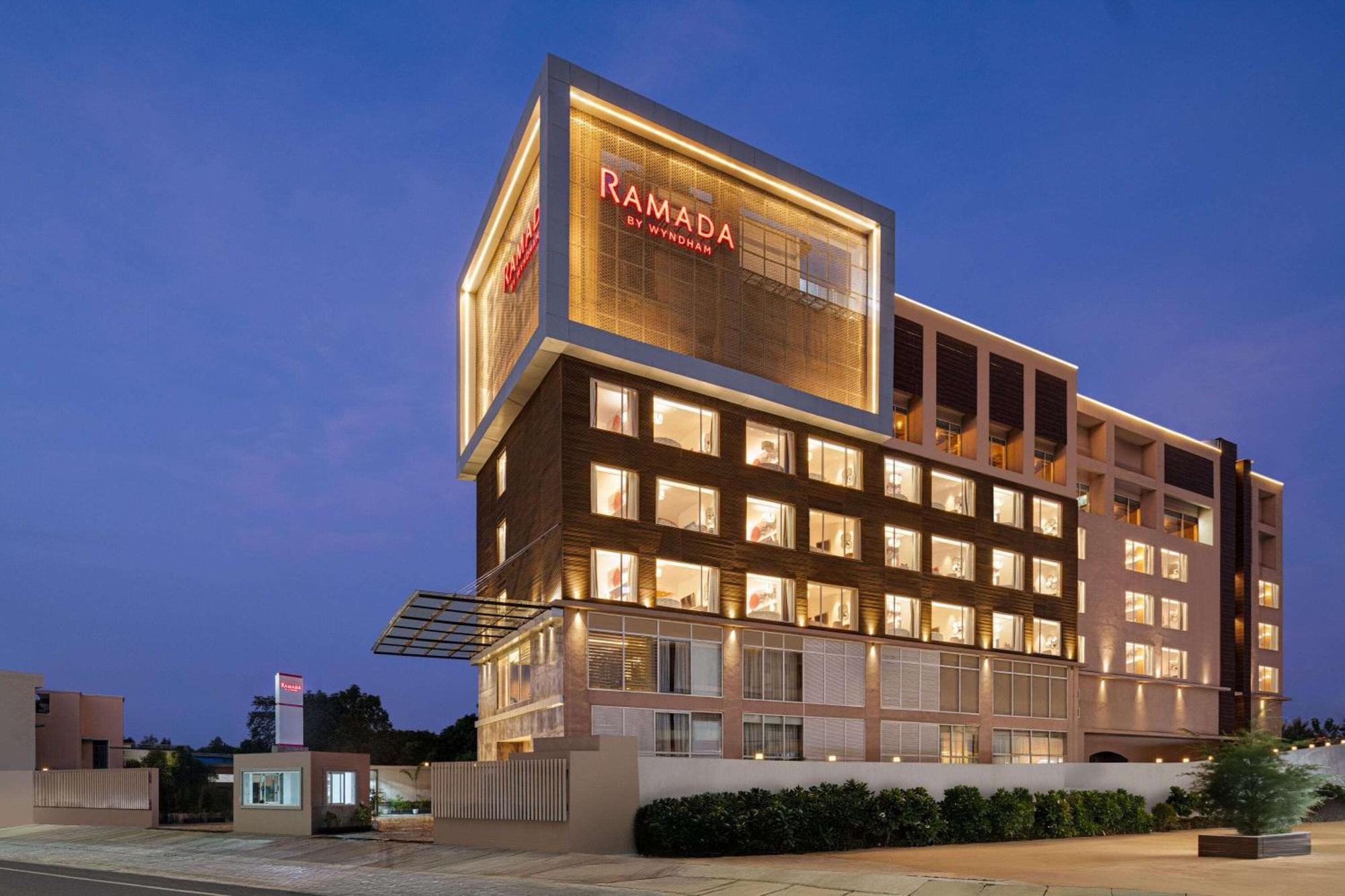 מלון Ramada By Wyndham Gorakhpur Gorakhnath Mandir Road מראה חיצוני תמונה