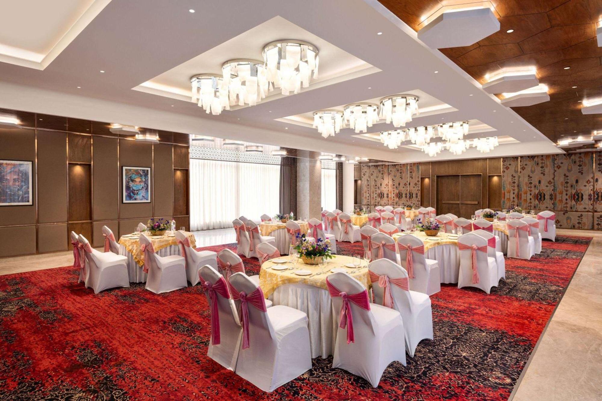 מלון Ramada By Wyndham Gorakhpur Gorakhnath Mandir Road מראה חיצוני תמונה