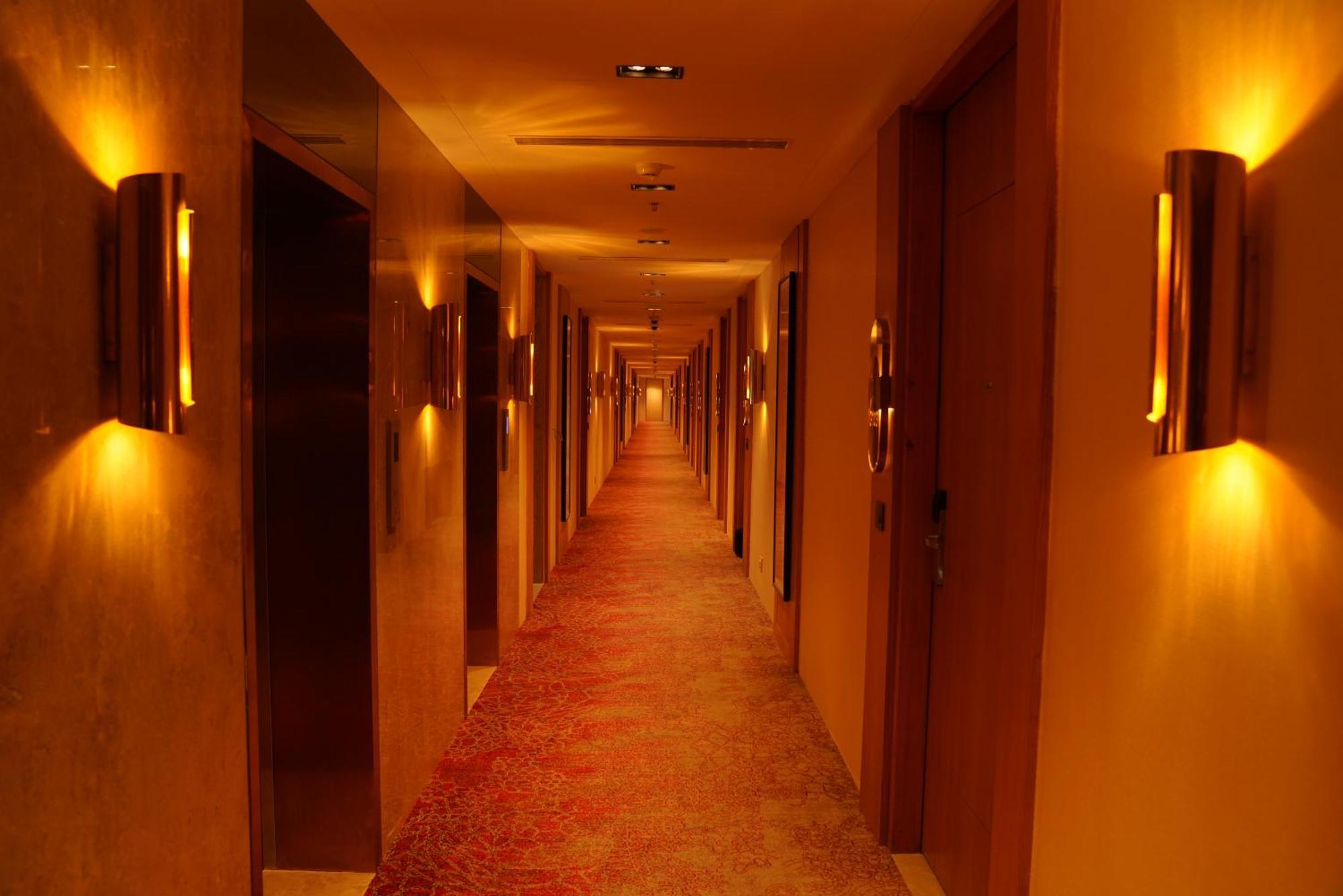 מלון Ramada By Wyndham Gorakhpur Gorakhnath Mandir Road מראה חיצוני תמונה