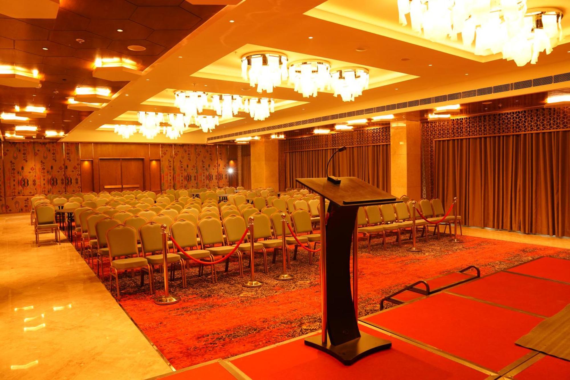 מלון Ramada By Wyndham Gorakhpur Gorakhnath Mandir Road מראה חיצוני תמונה